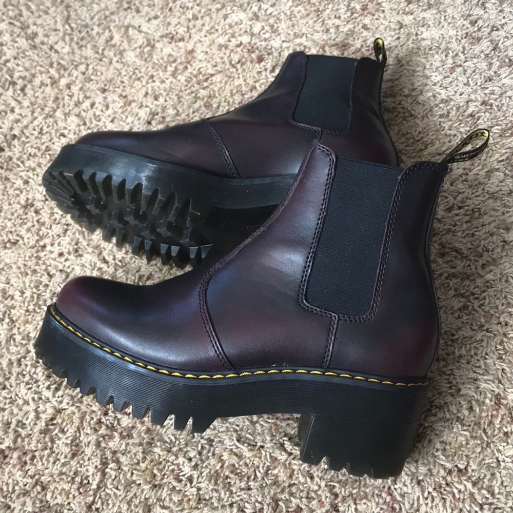 Dr. Martens Rometty Chelsea platform size 7